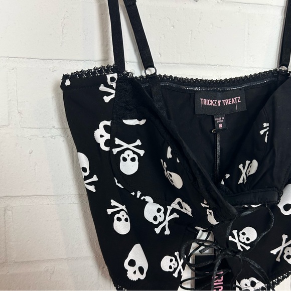 NWT Trick N Treats Dollskill Corset Front Skull Crop Top - Picture 2 of 7
